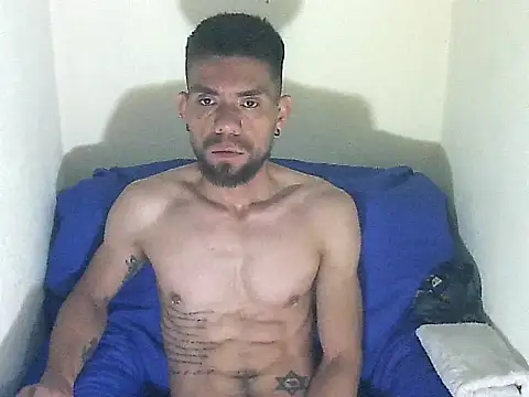 Snapshot of thomas2wood chatting on June 15, 12:22 am thomas2wood online show from June 15, 12:22 am