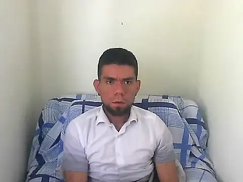 Snapshot of thomas2wood chatting on June 1, 8:52 pm thomas2wood online show from June 1, 8:52 pm
