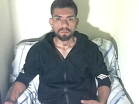 Snapshot of thomas2wood chatting on July 12, 1:28 am thomas2wood online show from July 12, 1:28 am