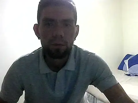 Snapshot of thomas2wood chatting on June 4, 10:47 pm thomas2wood online show from June 4, 10:47 pm