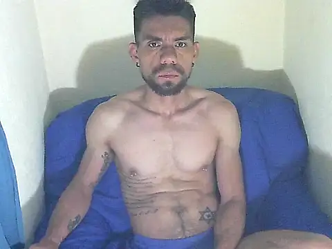 Snapshot of thomas2wood chatting on June 23, 12:19 am thomas2wood online show from June 23, 12:19 am