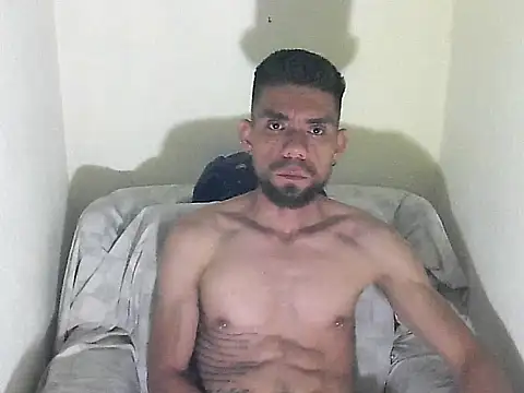 Snapshot of thomas2wood chatting on June 13, 3:04 am thomas2wood online show from June 13, 3:04 am