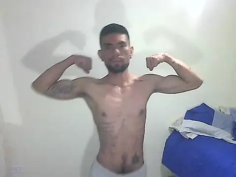 Snapshot of thomas2wood chatting on May 29, 12:16 am thomas2wood online show from May 29, 12:16 am