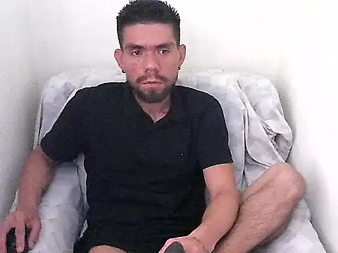Snapshot of thomas2wood chatting on June 26, 8:25 pm thomas2wood online show from June 26, 8:25 pm