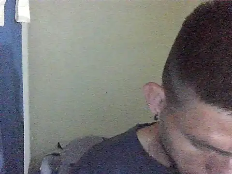 Snapshot of thomas2wood chatting on May 24, 2:33 am thomas2wood online show from May 24, 2:33 am