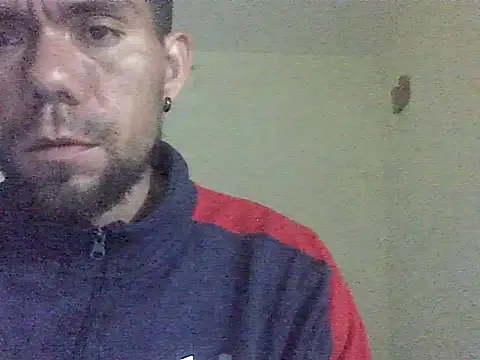 Snapshot of thomas2wood chatting on May 17, 11:49 pm thomas2wood online show from May 17, 11:49 pm