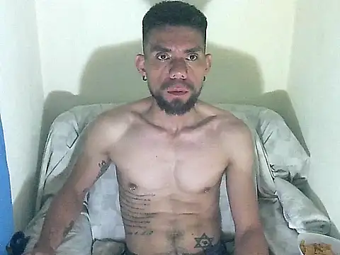 Snapshot of thomas2wood chatting on June 14, 2:24 am thomas2wood online show from June 14, 2:24 am