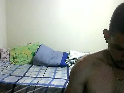 Snapshot of thomas2wood chatting on May 7, 1:43 am thomas2wood online show from May 7, 1:43 am