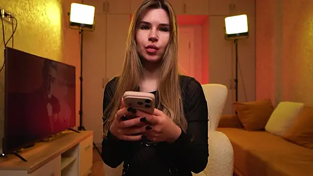 Justana online show from May 12, 5:52 pm