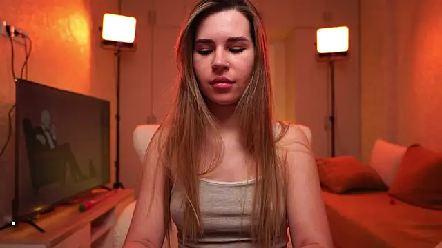 Justana online show from May 21, 3:42 pm
