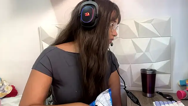 IsisValentine online show from April 10, 3:52 pm