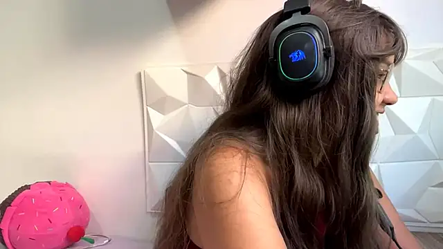 IsisValentine online show from April 22, 5:09 pm