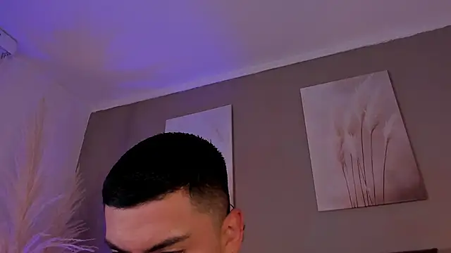 Snapshot of Alexander_Diazz chatting on June 18, 2:11 pm Alexander Diazz online show from June 18, 2:11 pm