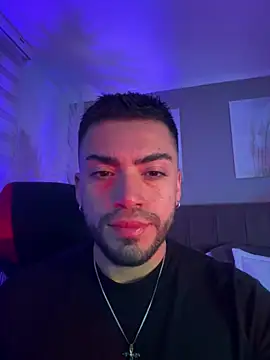 Snapshot of Alexander_Diazz chatting on July 15, 1:45 am Alexander Diazz online show from July 15, 1:45 am
