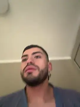 Snapshot of Alexander_Diazz chatting on May 29, 9:43 pm Alexander Diazz online show from May 29, 9:43 pm