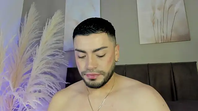 Snapshot of Alexander_Diazz chatting on May 28, 12:44 pm Alexander Diazz online show from May 28, 12:44 pm