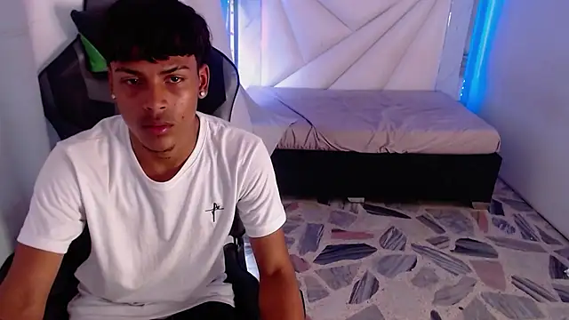 Snapshot of Angel_foxc_ chatting on April 7, 10:22 pm Angel foxc online show from April 7, 10:22 pm