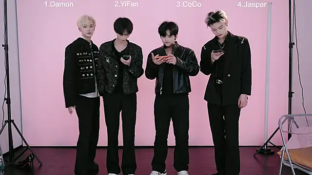 Snapshot of XL-CandyShop chatting on April 7, 6:59 am XL-CandyShop online show from April 7, 6:59 am