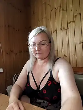 White-Chocolatte online show from May 2, 9:47 am