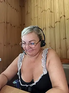 White-Chocolatte online show from June 26, 6:52 am