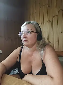White-Chocolatte online show from July 10, 7:08 am