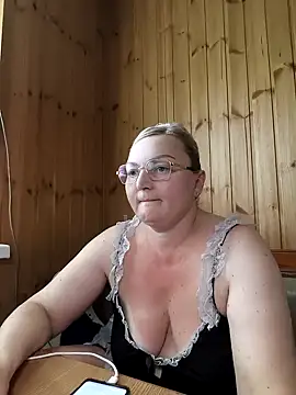 White-Chocolatte online show from May 7, 1:03 pm