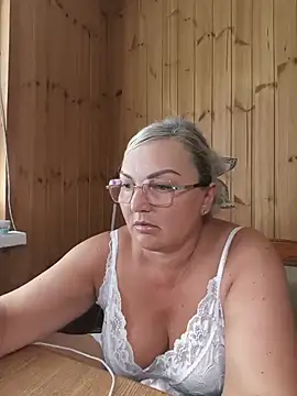 White-Chocolatte online show from June 23, 2:15 pm