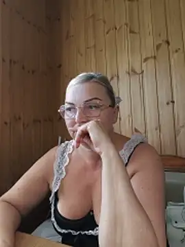 White-Chocolatte online show from June 18, 2:11 pm
