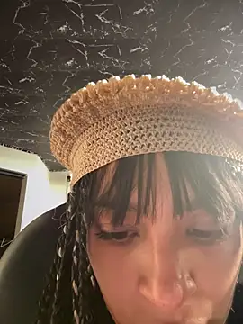 Snapshot of Sasha-firee chatting on June 7, 12:21 pm Sasha-firee online show from June 7, 12:21 pm