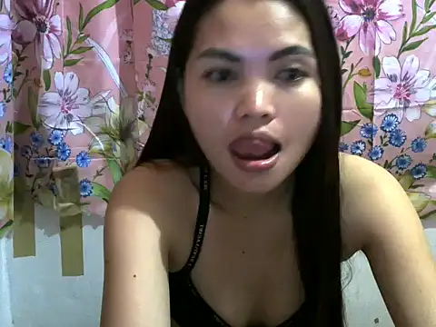 petitegirl123 online show from April 8, 1:12 pm