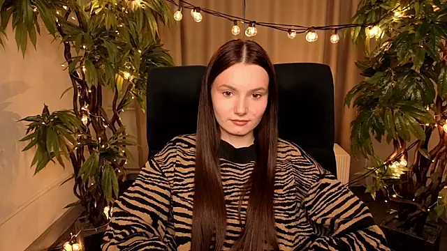 MarieFuller online show from April 8, 11:55 am