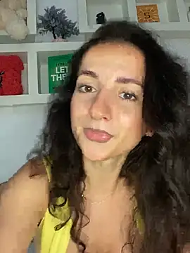 Snapshot of KarolDolly05 chatting on July 16, 12:57 pm KarolDolly05 online show from July 16, 12:57 pm