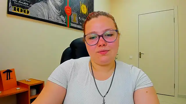 Snapshot of Aillia-Rous chatting on July 7, 6:47 am Aillia-Rous online show from July 7, 6:47 am