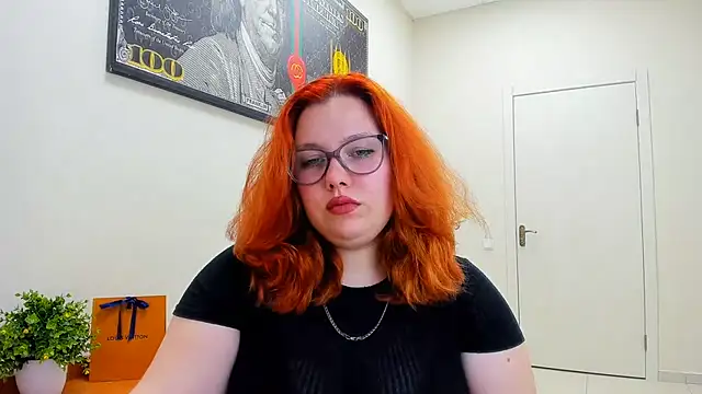 Snapshot of Aillia-Rous chatting on June 22, 6:32 am Aillia-Rous online show from June 22, 6:32 am