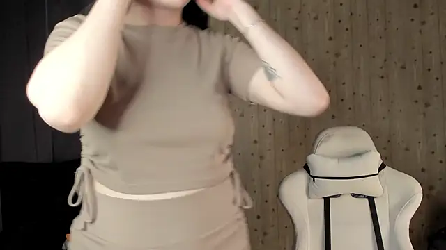 Oliviabagheera online show from April 15, 4:07 am