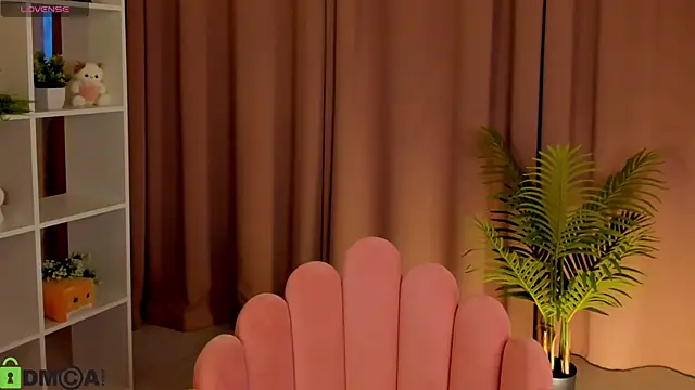 Oliviabagheera online show from April 17, 4:26 am