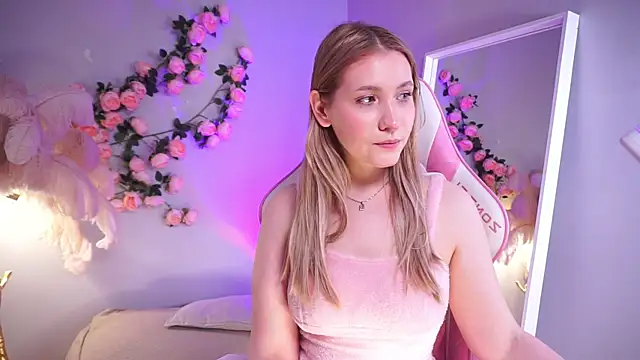 Emilicious online show from May 11, 2:45 pm