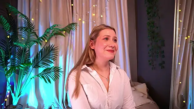 Emilicious online show from April 8, 8:05 am