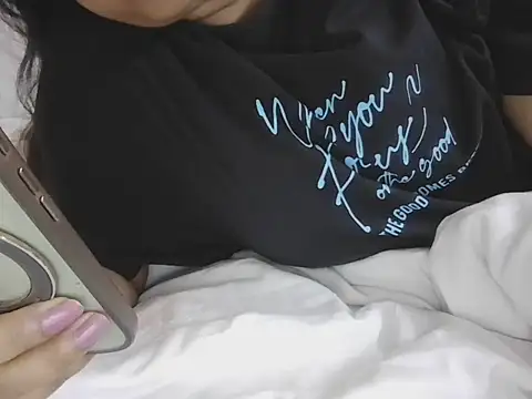 Snapshot of honey_bunnix chatting on July 12, 7:42 am honey bunnix online show from July 12, 7:42 am