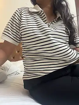 Snapshot of honey_bunnix chatting on July 16, 2:14 pm honey bunnix online show from July 16, 2:14 pm