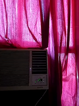 Snapshot of cute_dimple0 chatting on May 13, 7:37 am cute dimple0 online show from May 13, 7:37 am
