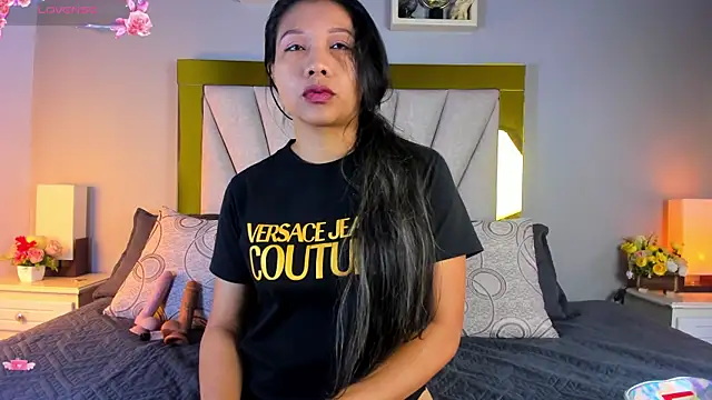 nymera chaos online show from April 28, 12:20 pm