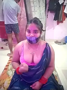 Snapshot of SEXY-COUPLE23 chatting on April 8, 4:52 pm SEXY-COUPLE23 online show from April 8, 4:52 pm