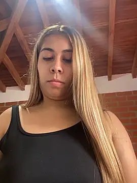 Snapshot of _BellaSmith_ chatting on June 9, 3:02 pm BellaSmith online show from June 9, 3:02 pm