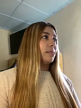 Snapshot of _BellaSmith_ chatting on July 3, 2:34 pm BellaSmith online show from July 3, 2:34 pm