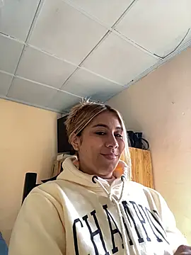 Snapshot of _BellaSmith_ chatting on July 13, 8:52 pm BellaSmith online show from July 13, 8:52 pm