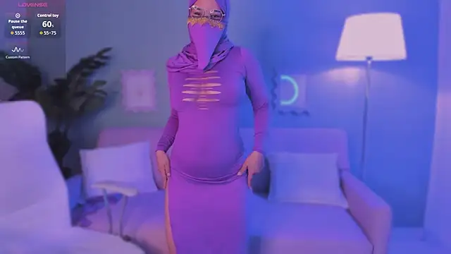 SamiraLuxe online show from April 10, 11:06 am