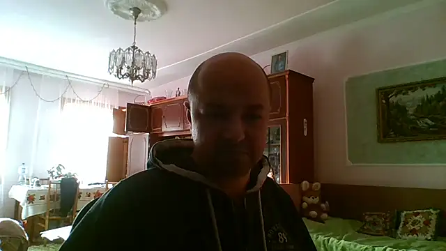 Snapshot of Luceriusbigass chatting on December 14, 12:00 pm Luceriusbigass online show from December 14, 12:00 pm