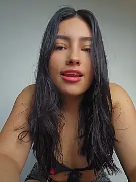 VioletRousee online show from June 12, 2:15 pm