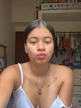 Snapshot of Kloe_zaf chatting on June 5, 8:58 pm Kloe zaf online show from June 5, 8:58 pm